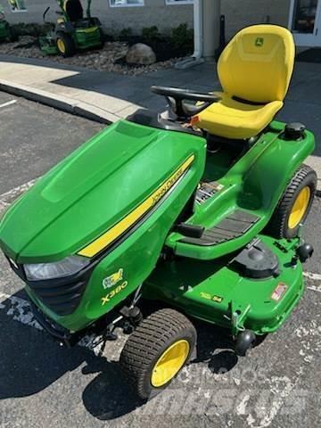 John Deere X380 騎乘式割草機