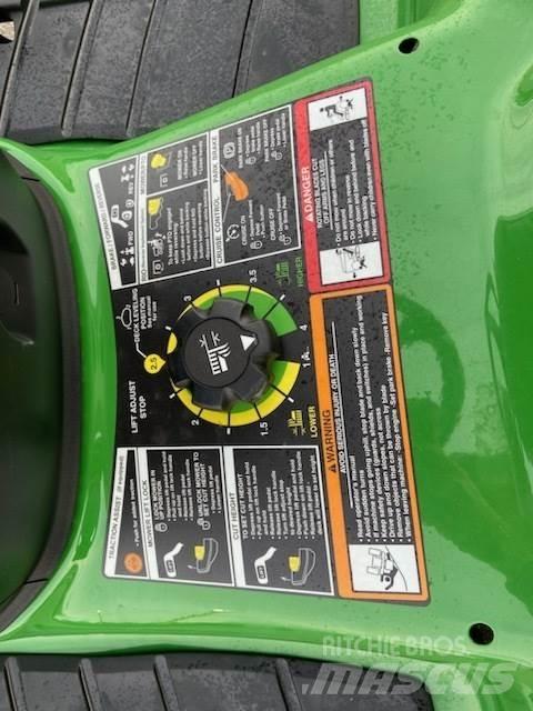 John Deere X380 小型曳引機