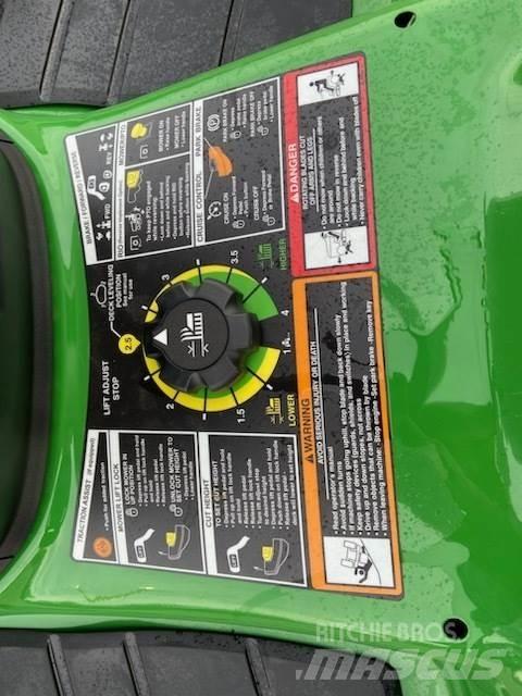 John Deere X380 小型曳引機