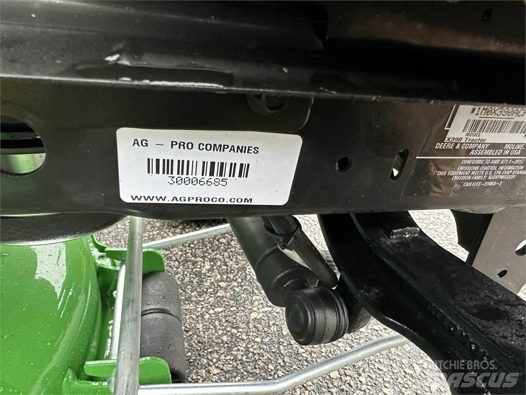 John Deere X390 小型曳引機