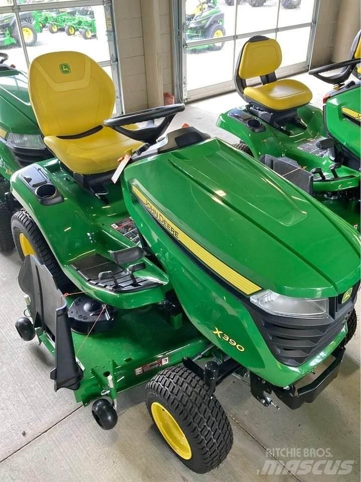 John Deere X390 小型曳引機
