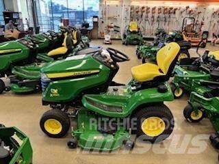 John Deere X390 小型曳引機