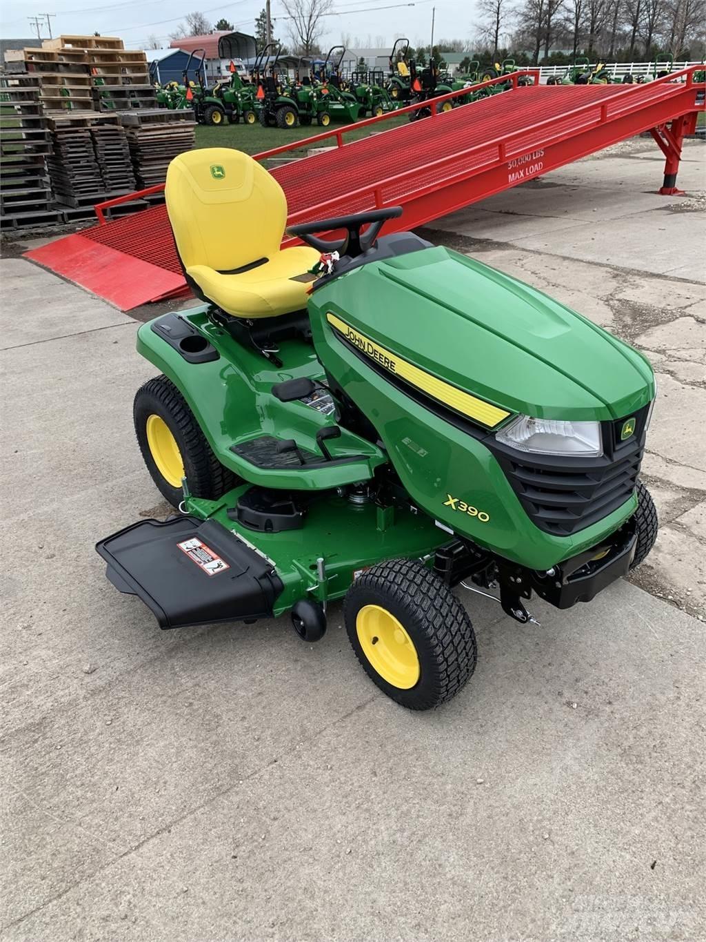 John Deere X390 小型曳引機