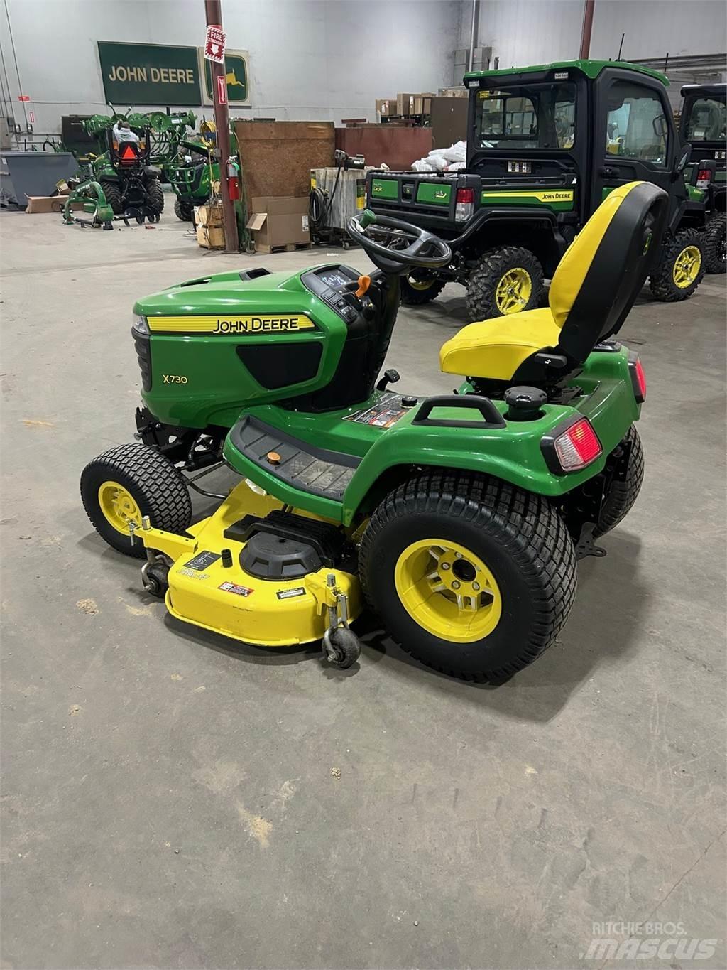 John Deere X730 小型曳引機