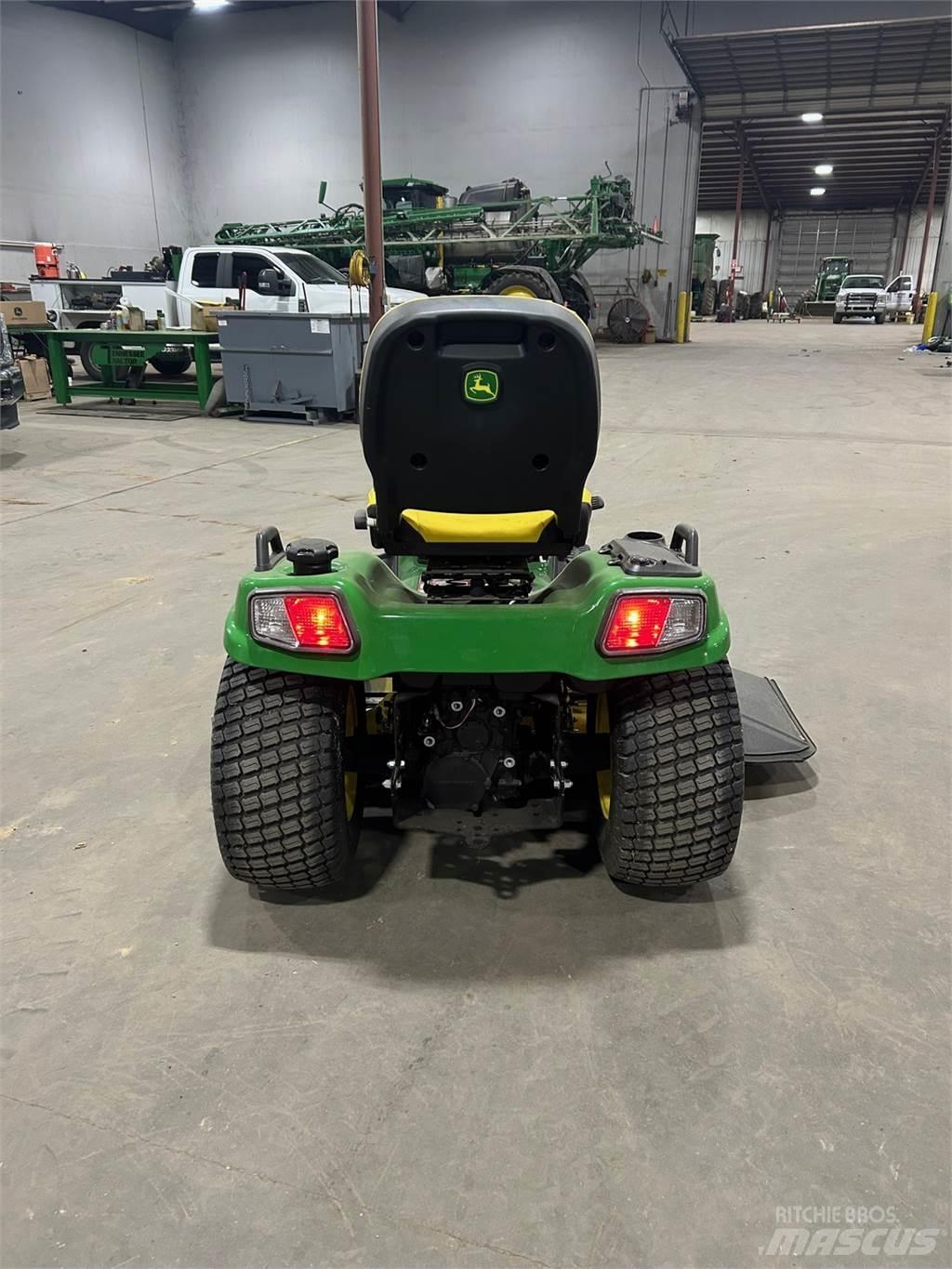 John Deere X730 小型曳引機