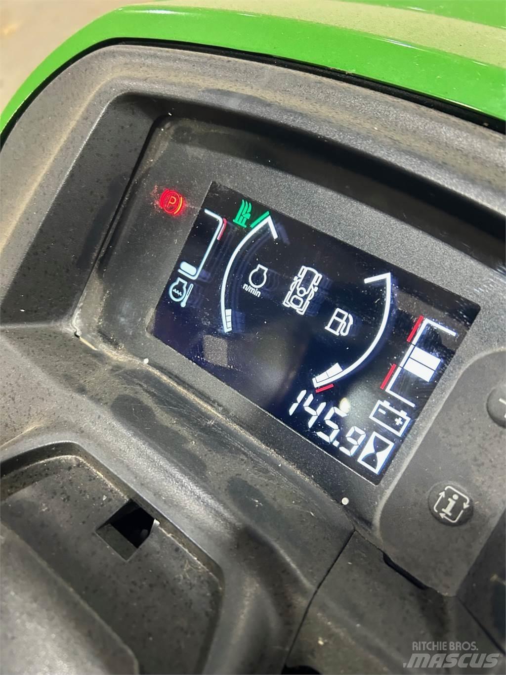 John Deere X730 小型曳引機