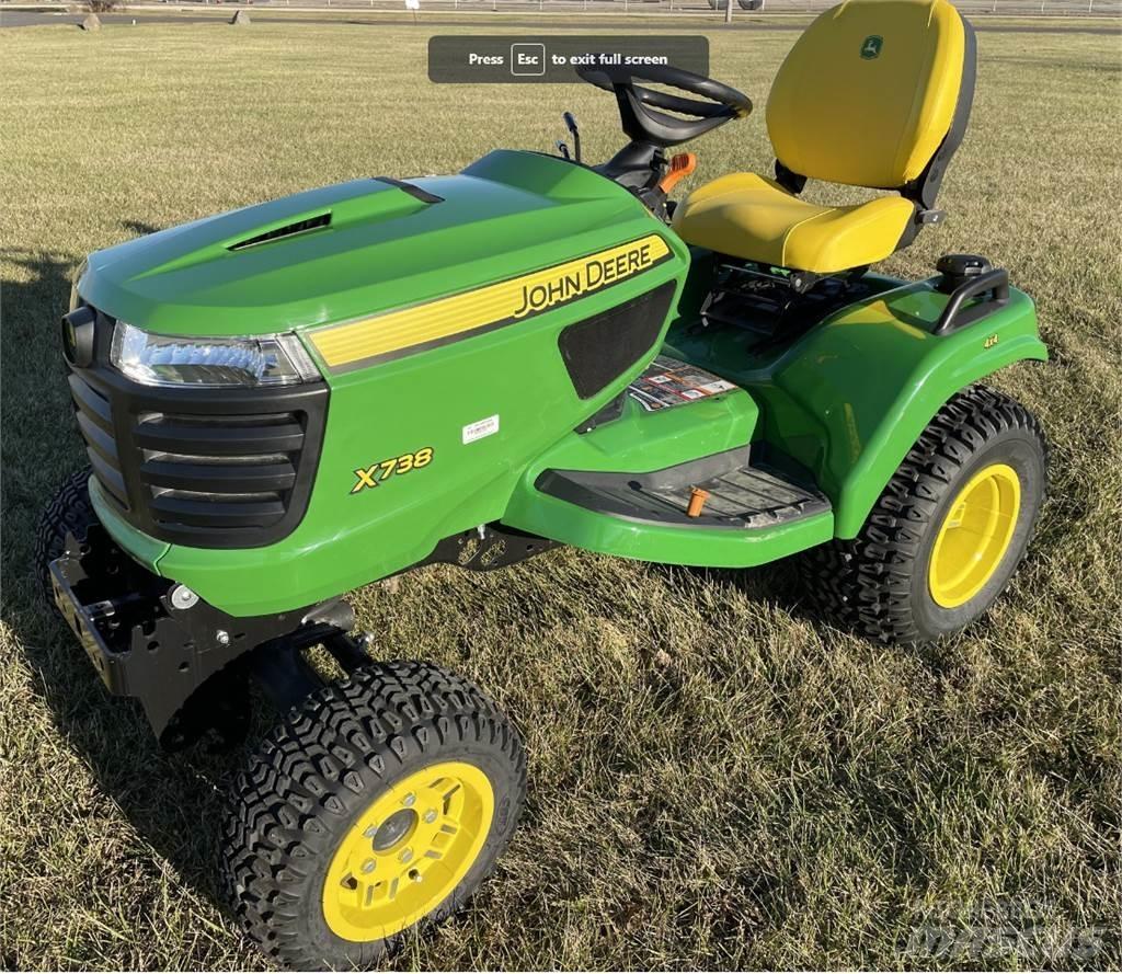 John Deere X738 小型曳引機