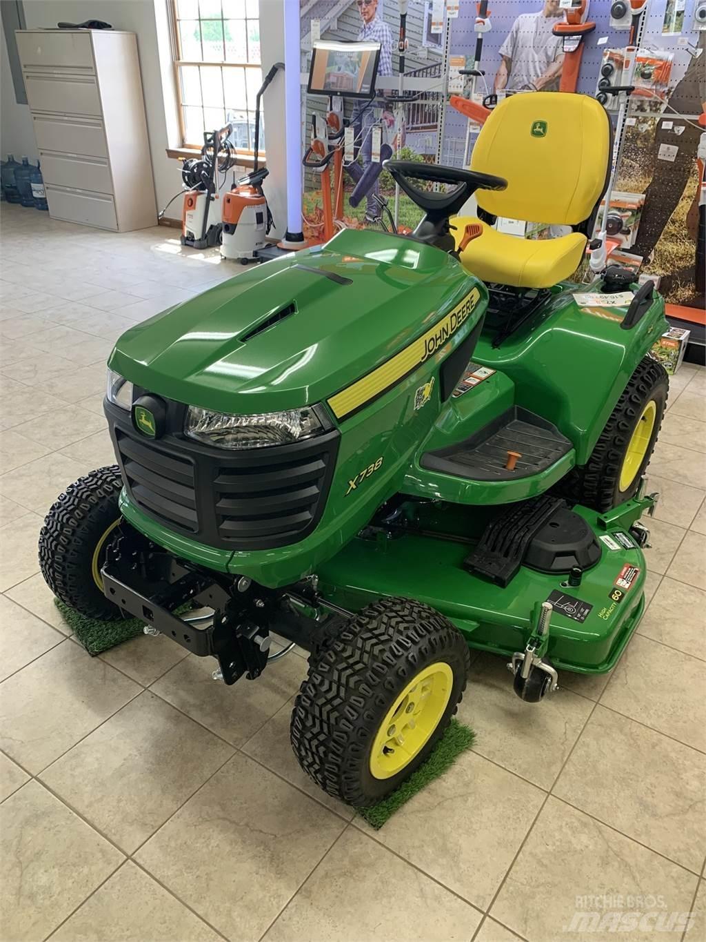 John Deere X738 小型曳引機