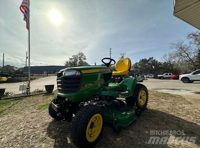 John Deere X739 小型曳引機