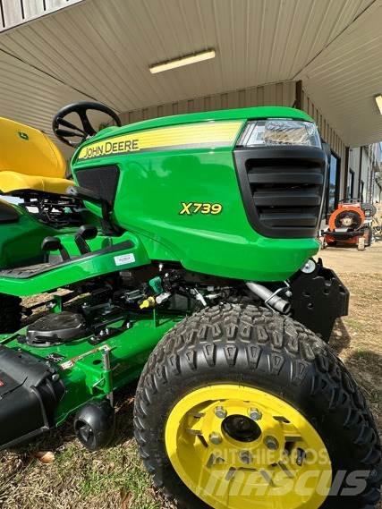 John Deere X739 小型曳引機