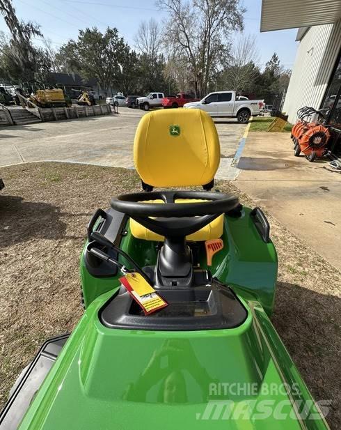 John Deere X739 小型曳引機