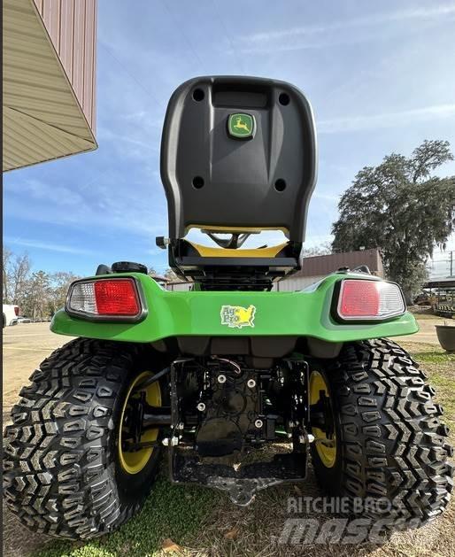 John Deere X739 小型曳引機