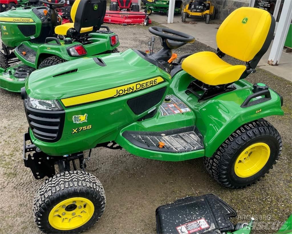 John Deere X758 小型曳引機