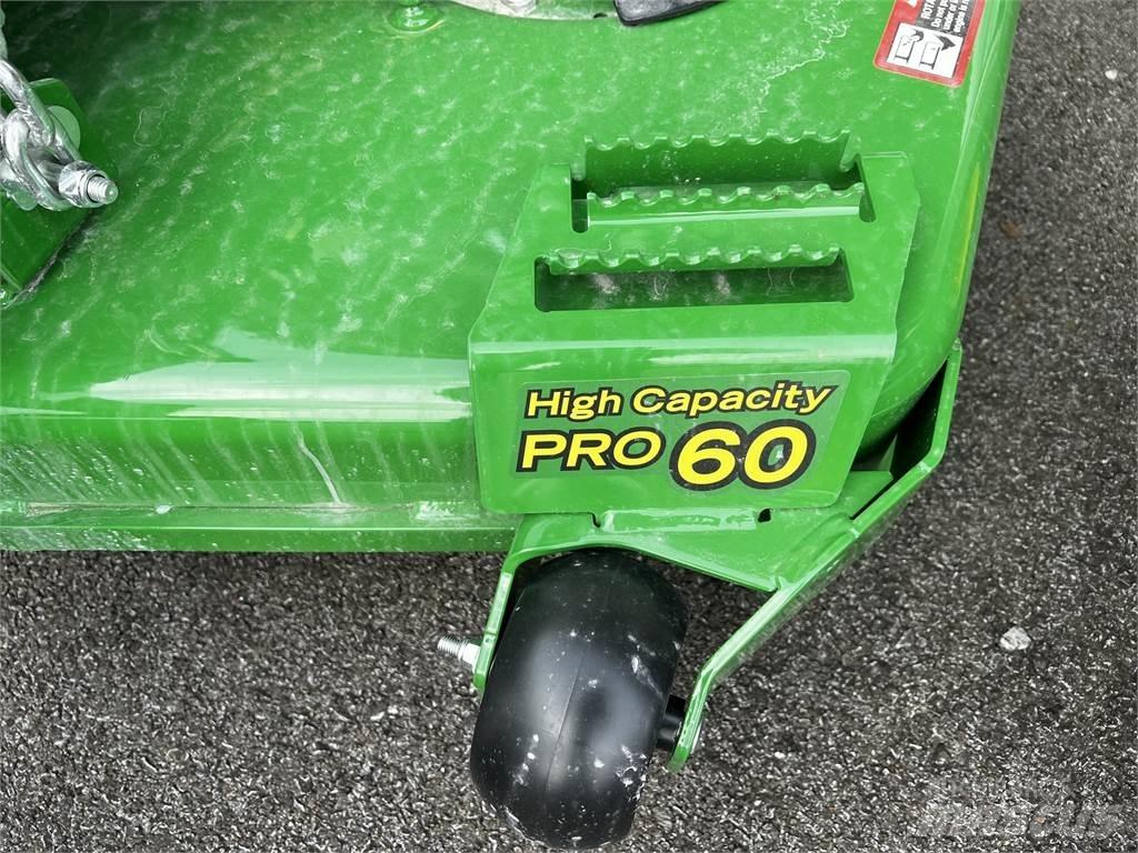 John Deere Z720E 零迴轉割草機