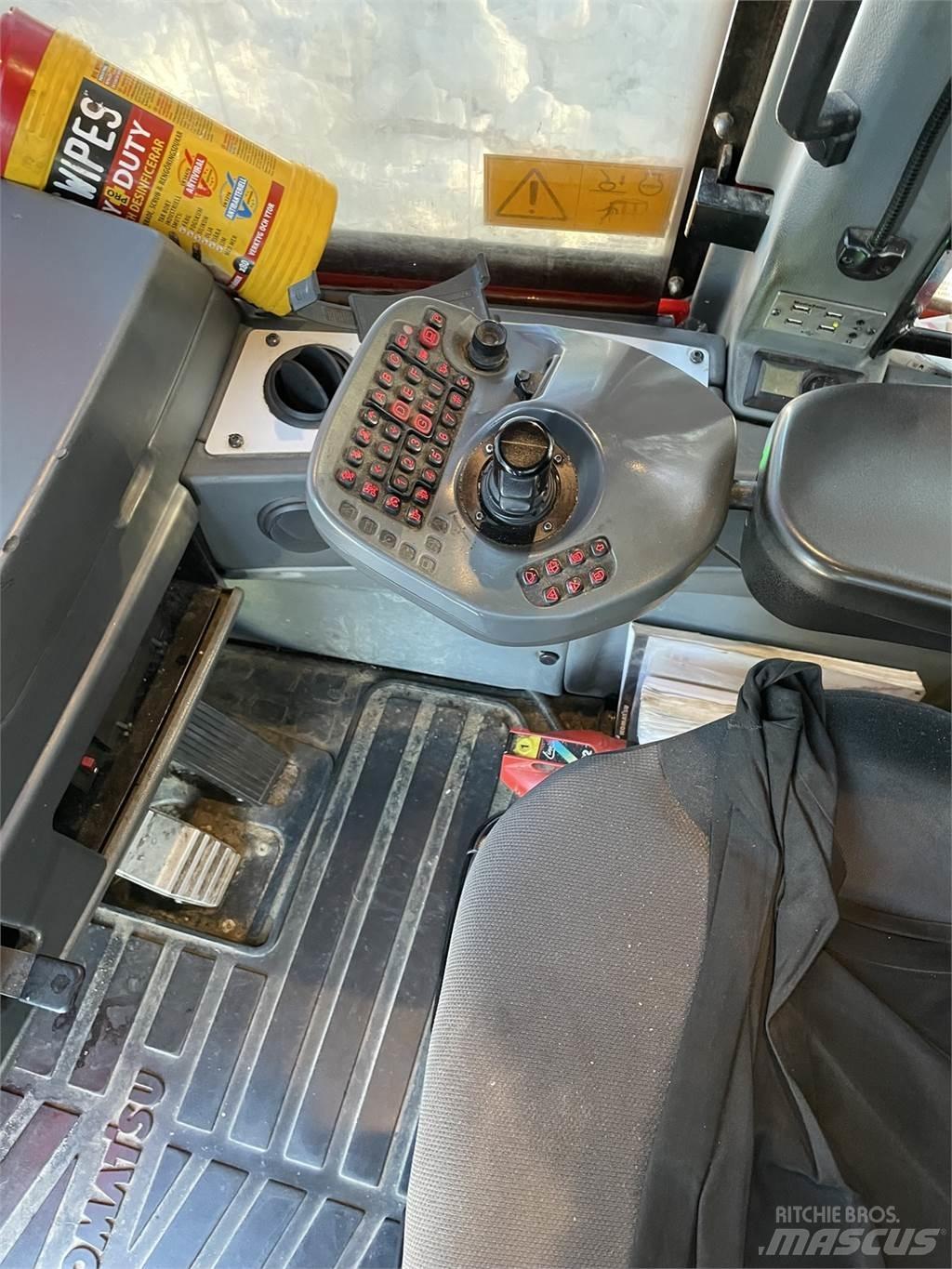 Komatsu 895 集運機