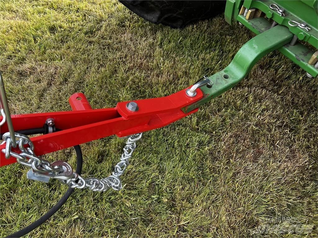 Kuhn GA4231T 耙與翻草機