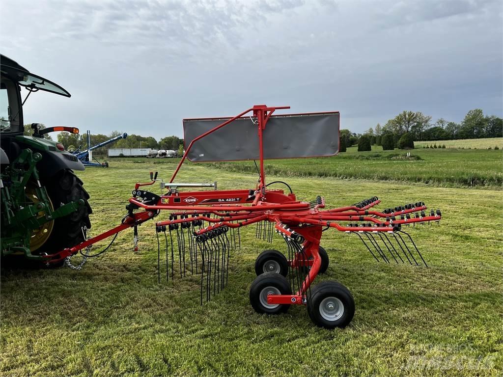 Kuhn GA4231T 耙與翻草機