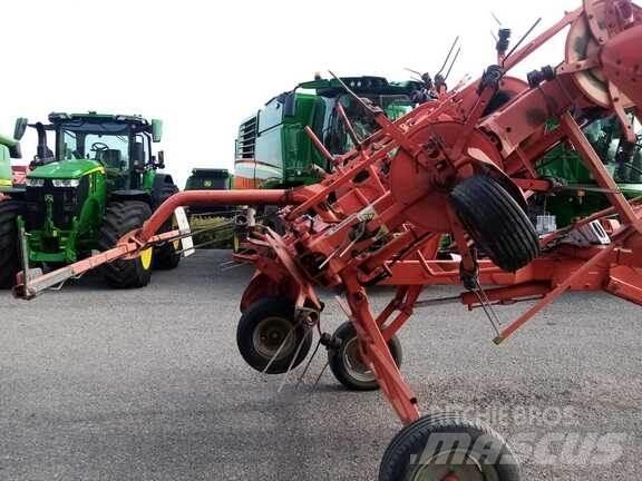 Kuhn GF 7702 耙與翻草機