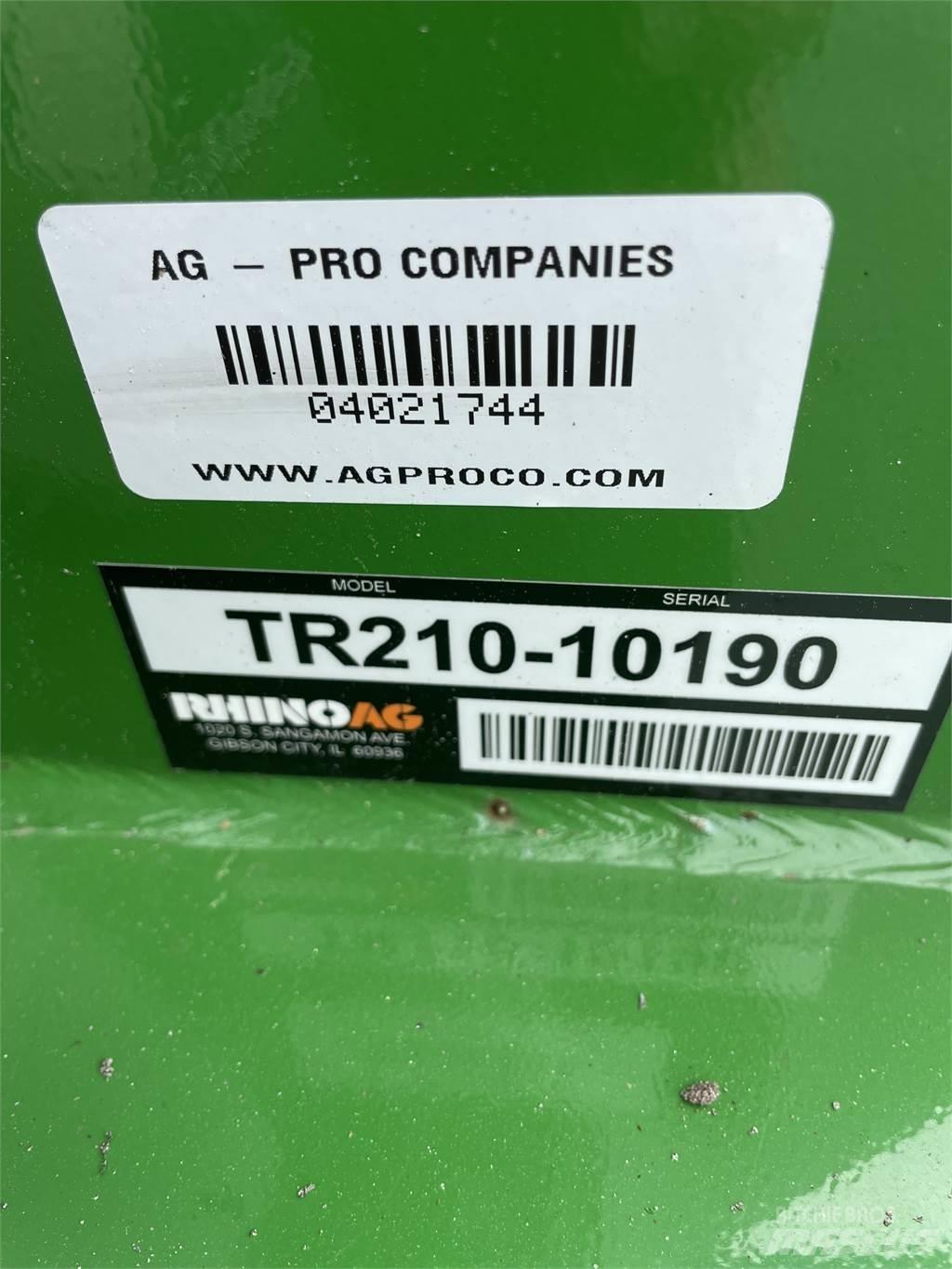 Rhino TR210 草捆撕碎機、切割機、拆袋機