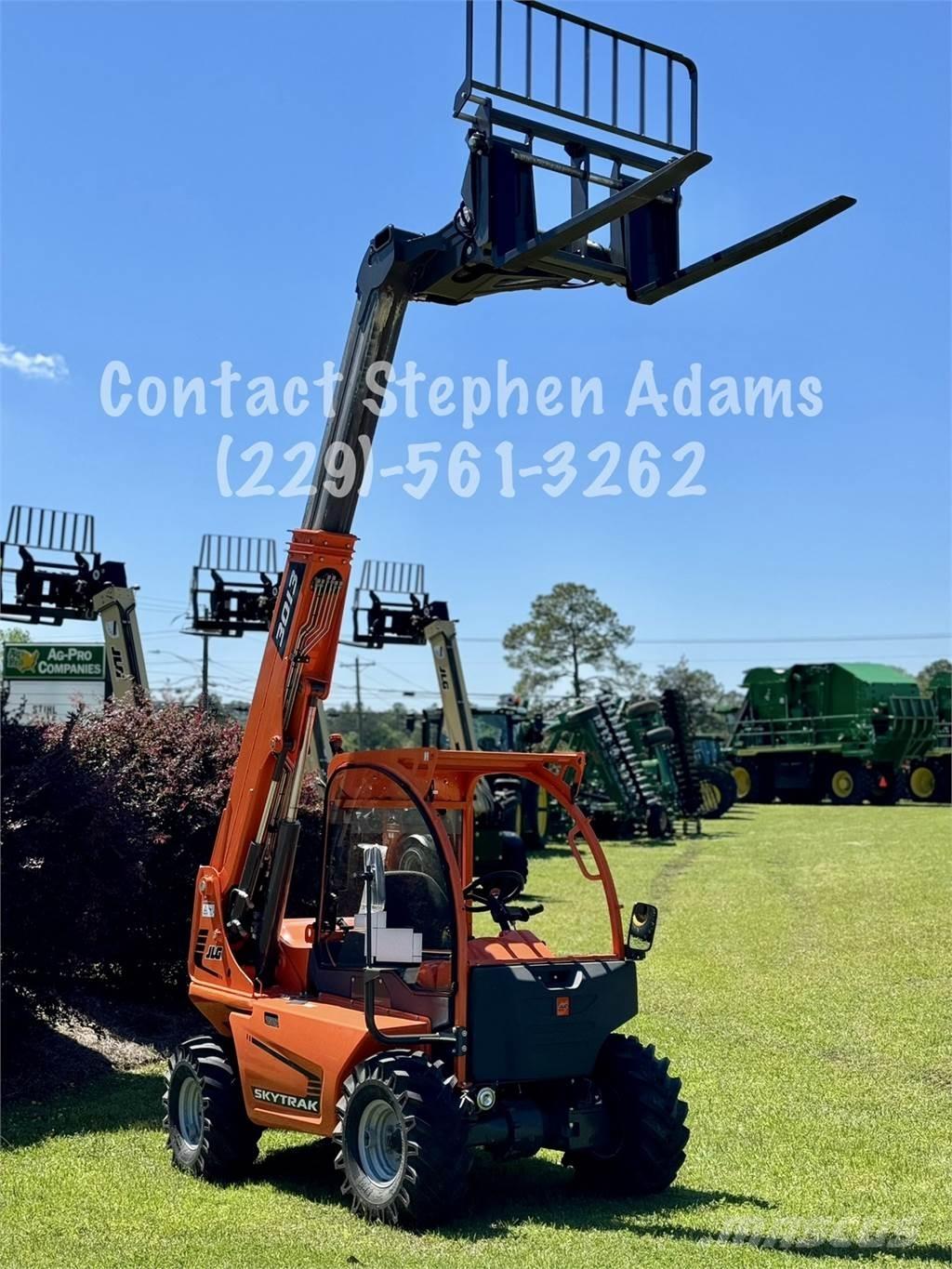 SkyTrak 3013 伸縮臂操作車
