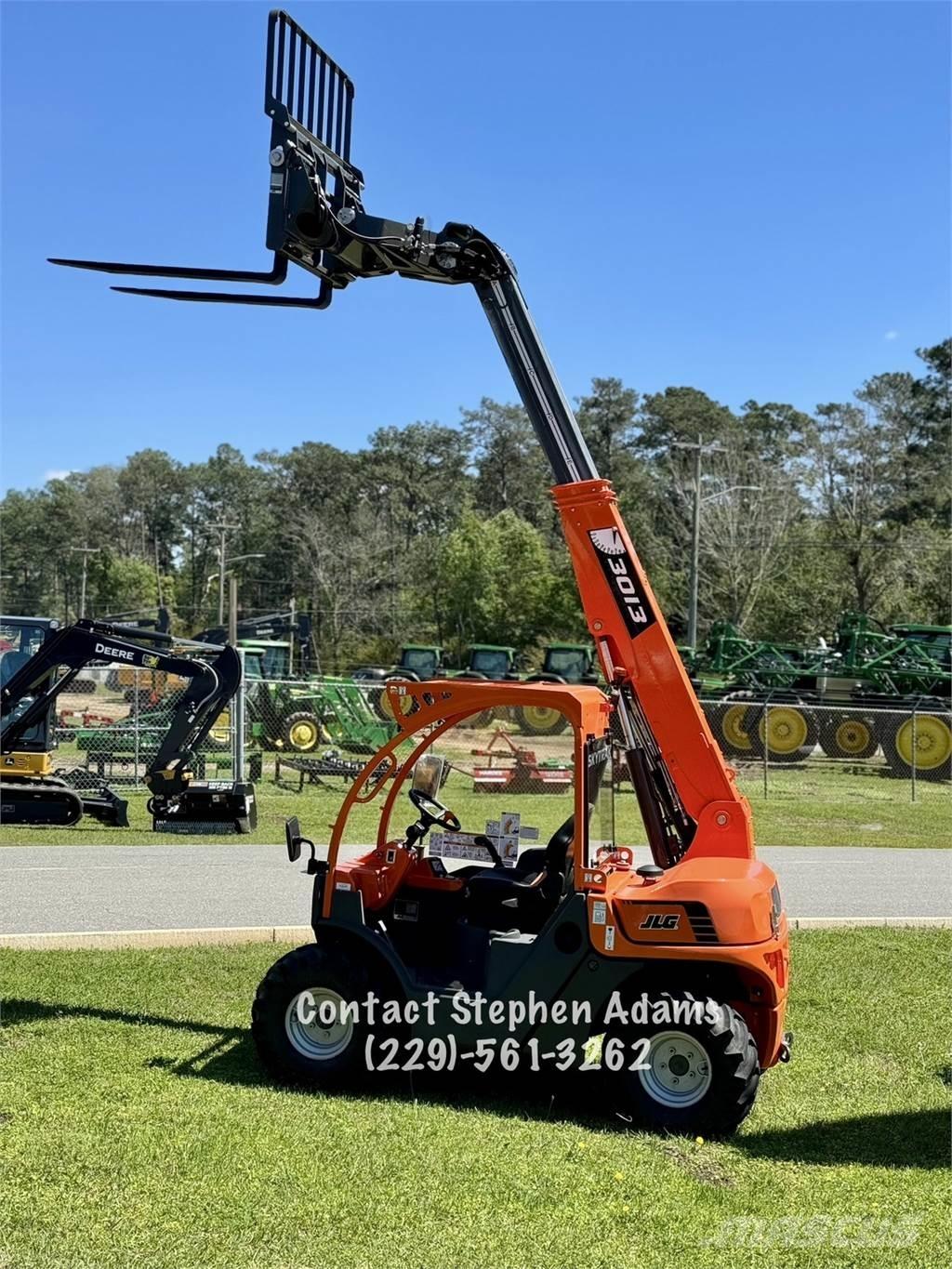 SkyTrak 3013 伸縮臂操作車