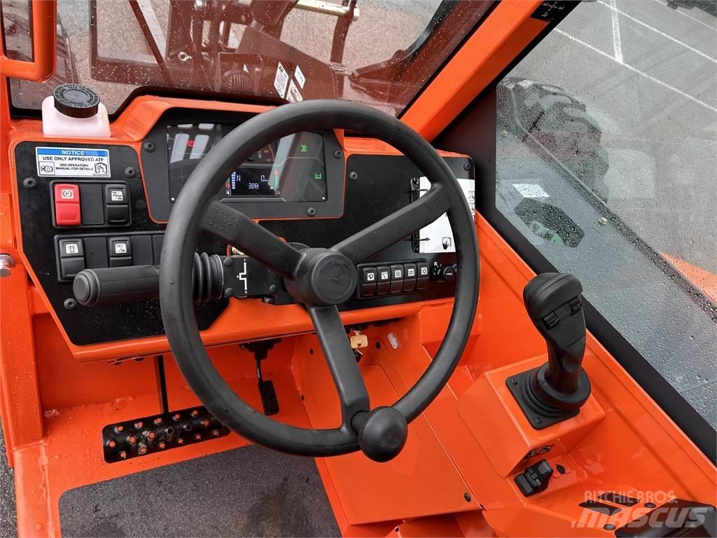 SkyTrak 6034 伸縮臂操作車