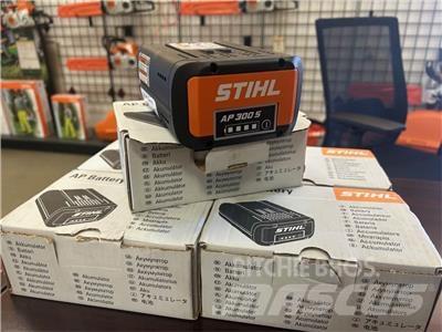 Stihl AP300S 高爾夫球車