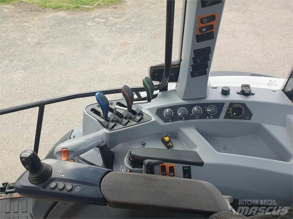 Valtra A104 曳引機