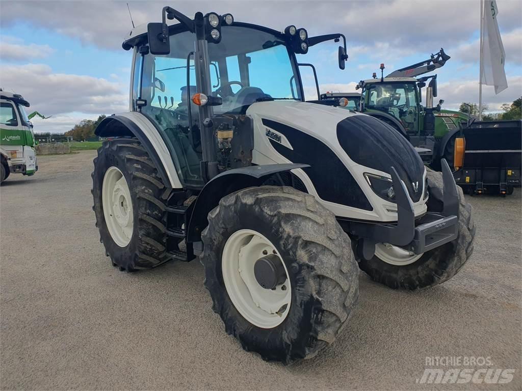 Valtra A104 曳引機