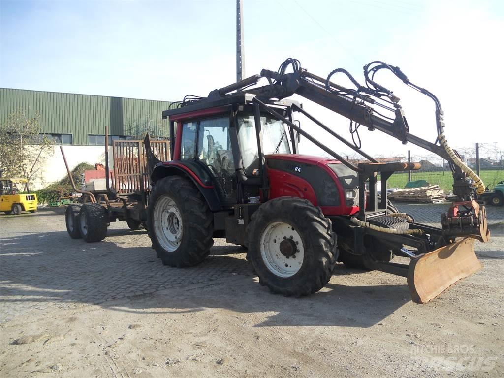 Valtra N121 起重機和裝載機