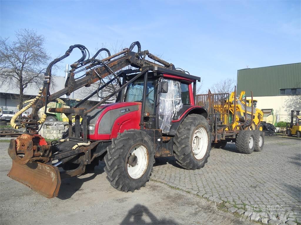 Valtra N121 起重機和裝載機