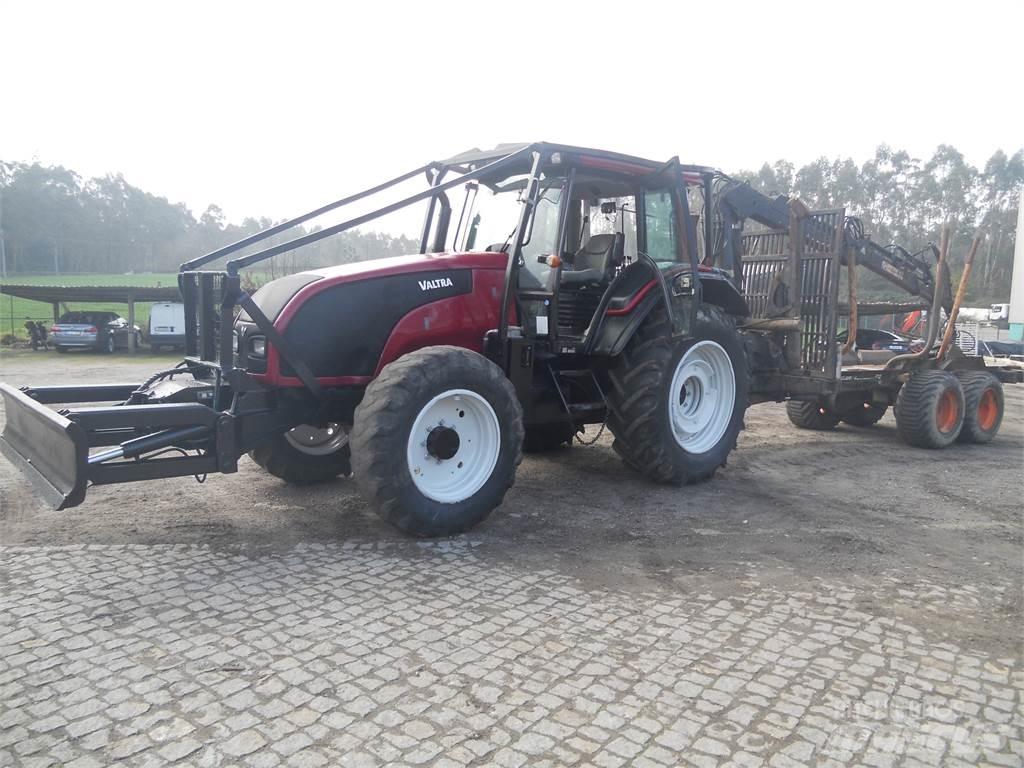 Valtra T121 起重機和裝載機