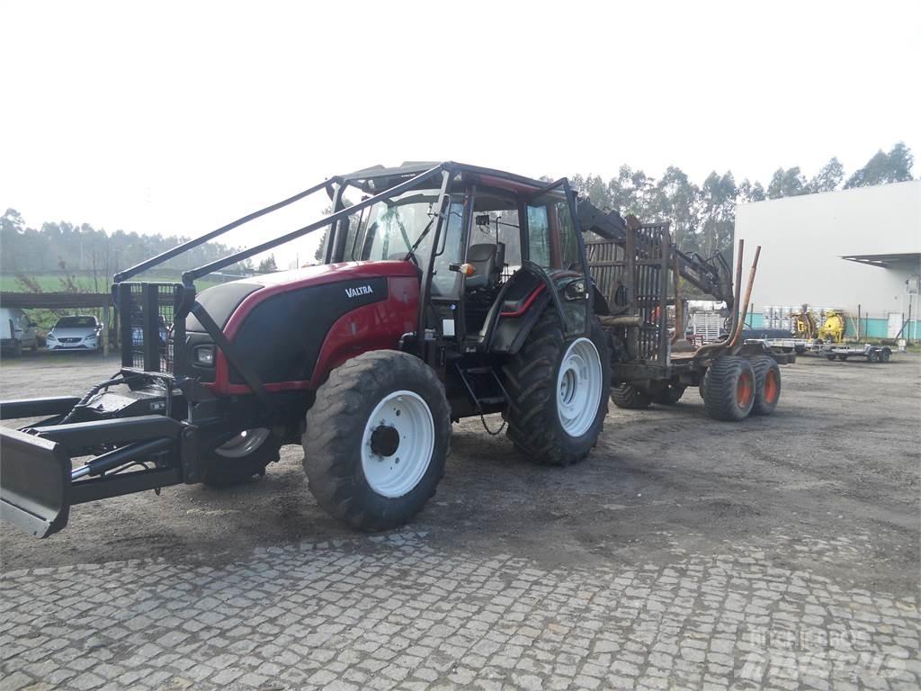 Valtra T121 起重機和裝載機