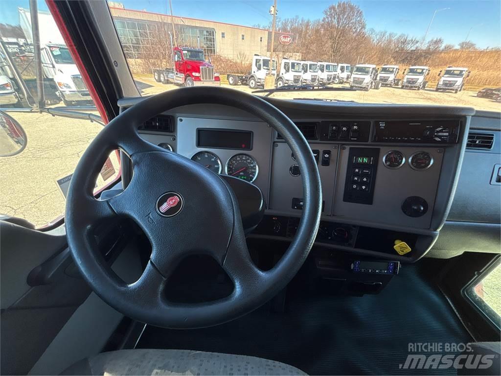 Kenworth T370 貨箱式卡車