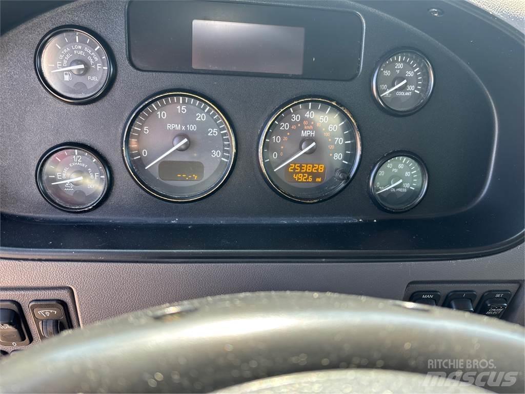 Peterbilt 337 貨箱式卡車