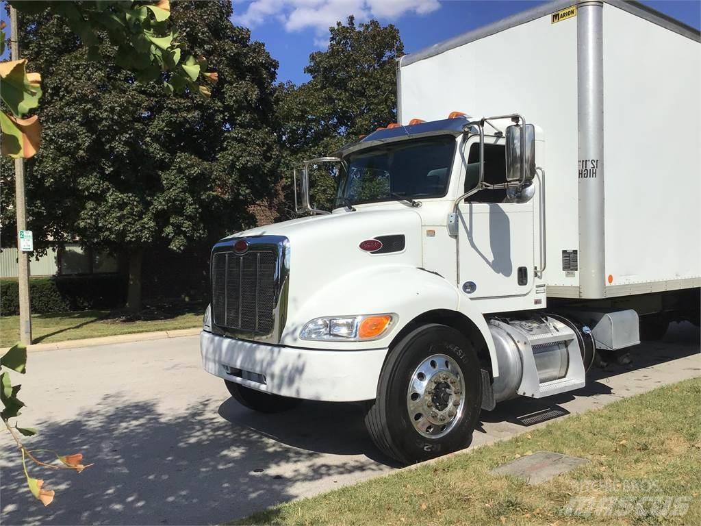 Peterbilt 337 貨箱式卡車