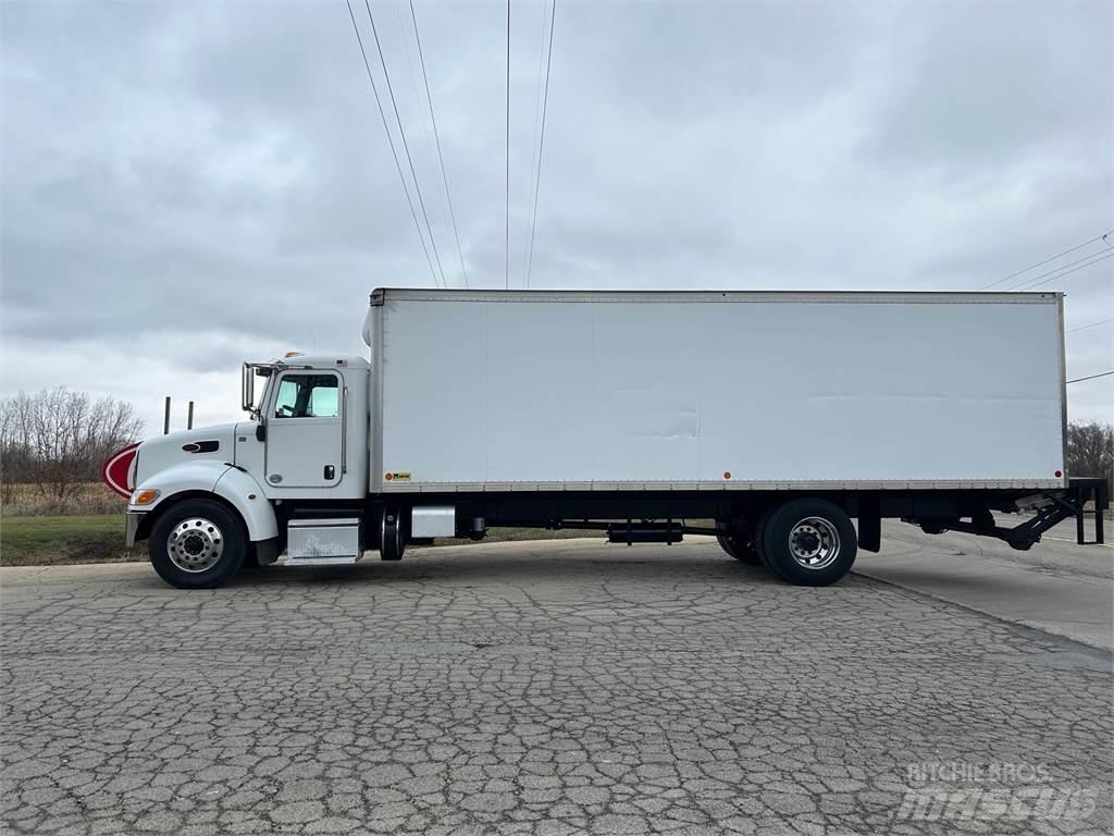 Peterbilt 337 貨箱式卡車