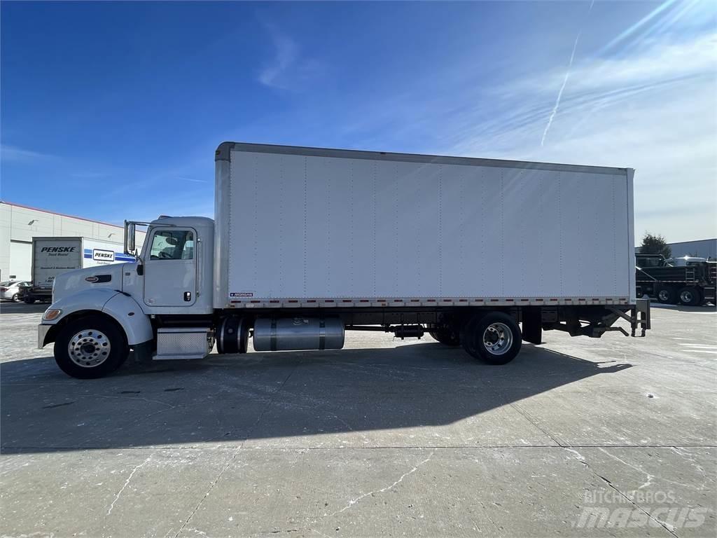 Peterbilt 337 貨箱式卡車