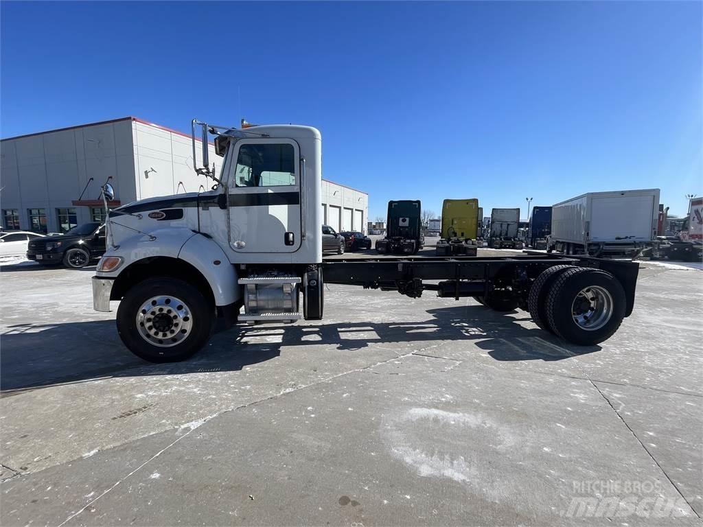 Peterbilt 337 商用底盤車