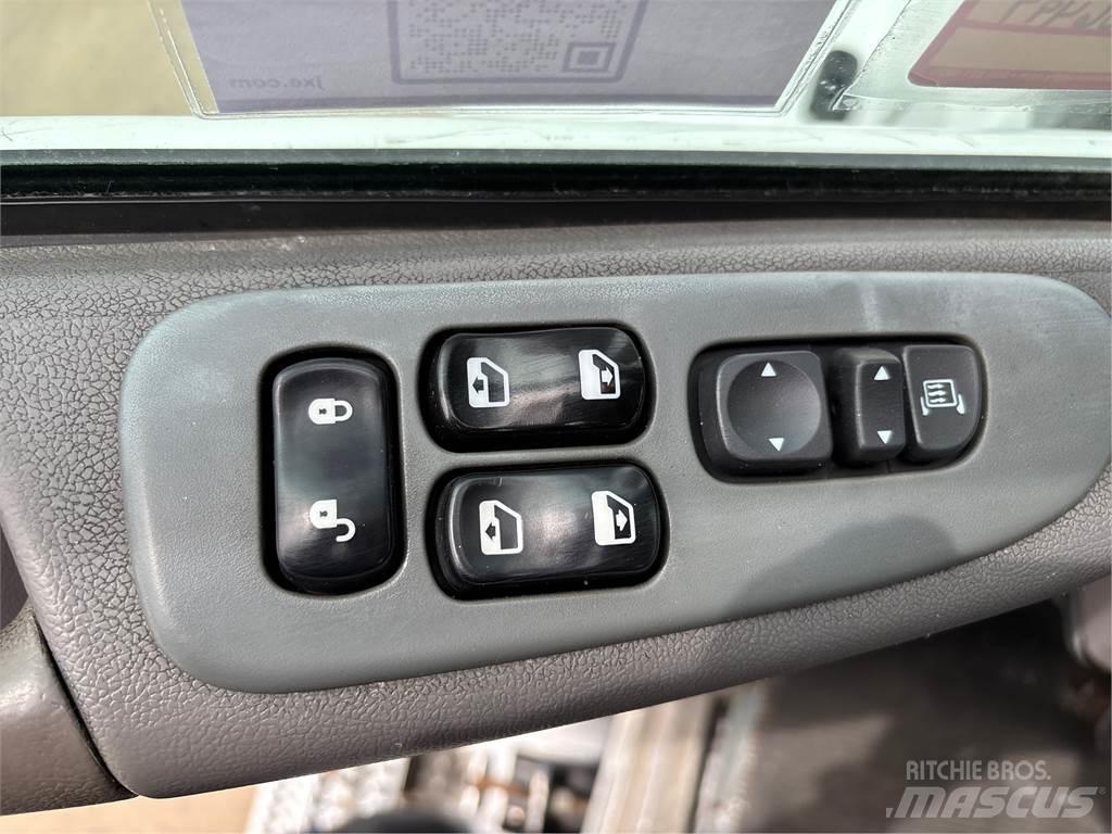 Peterbilt 337 商用底盤車