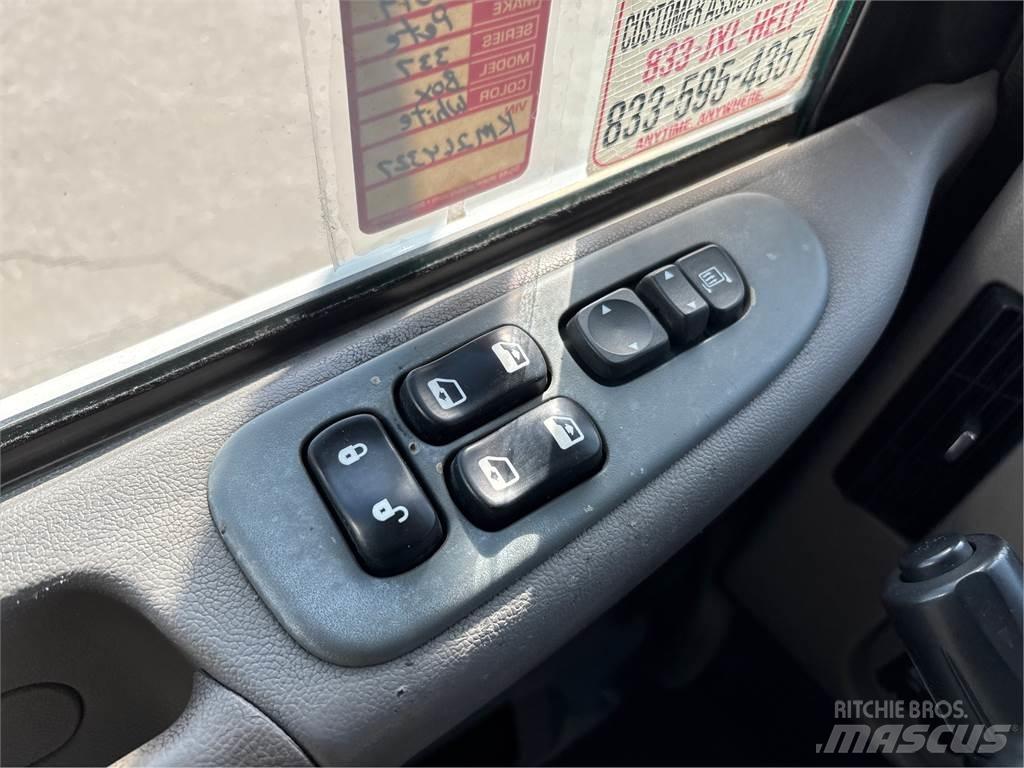 Peterbilt 337 貨箱式卡車