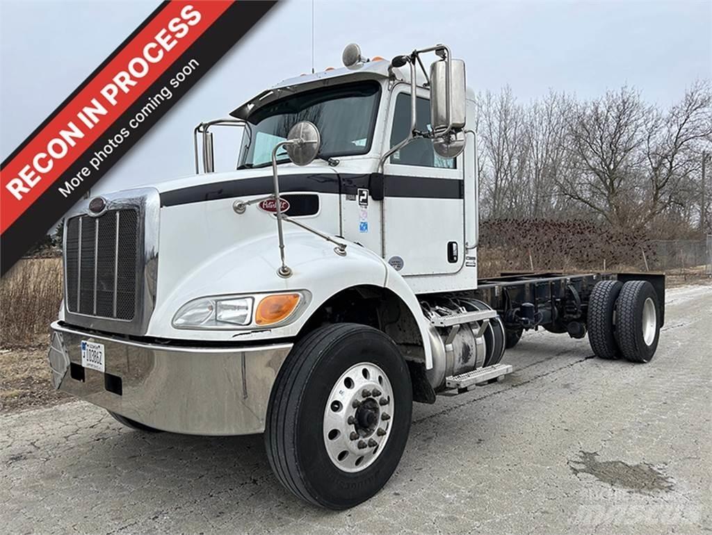 Peterbilt 337 商用底盤車
