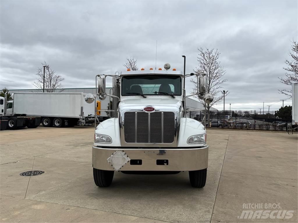 Peterbilt 337 商用底盤車