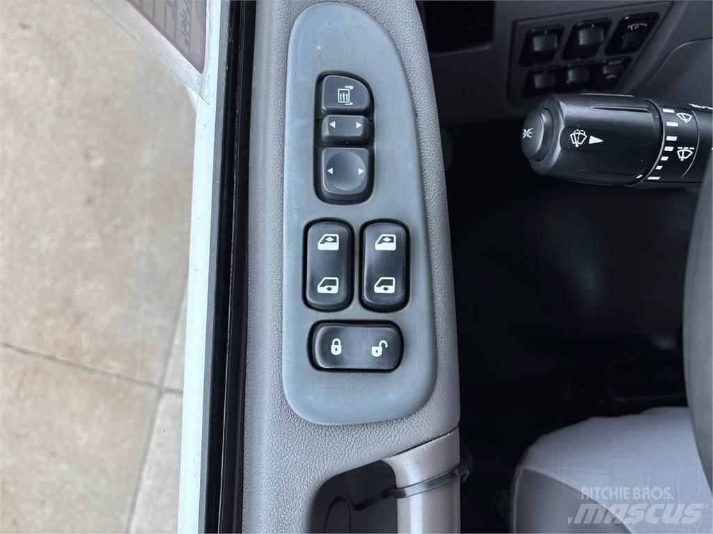 Peterbilt 337 商用底盤車