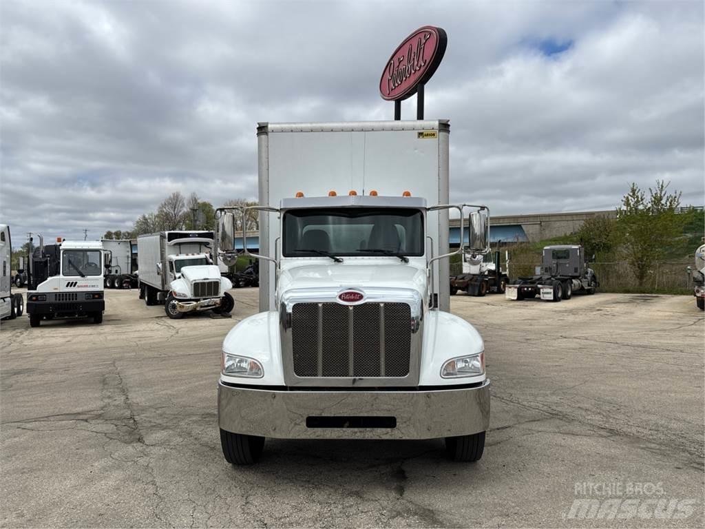 Peterbilt 337 貨箱式卡車
