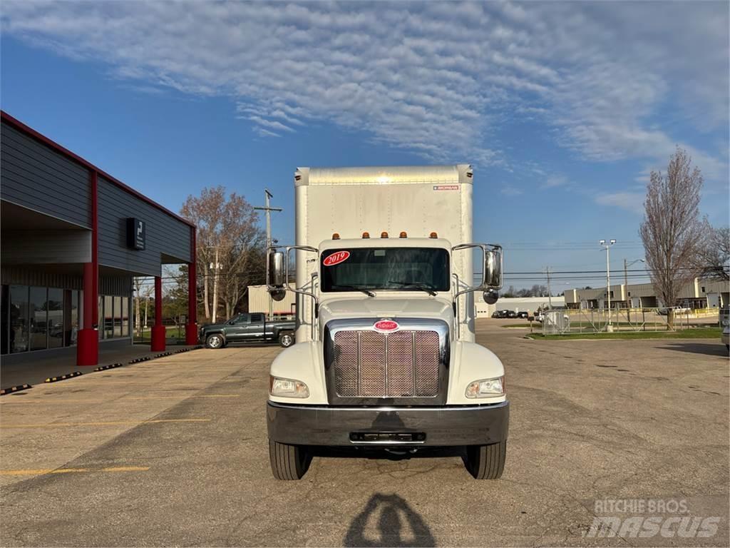 Peterbilt 337 貨箱式卡車