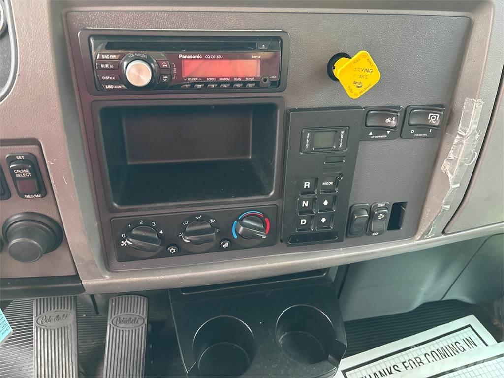 Peterbilt 337 貨箱式卡車