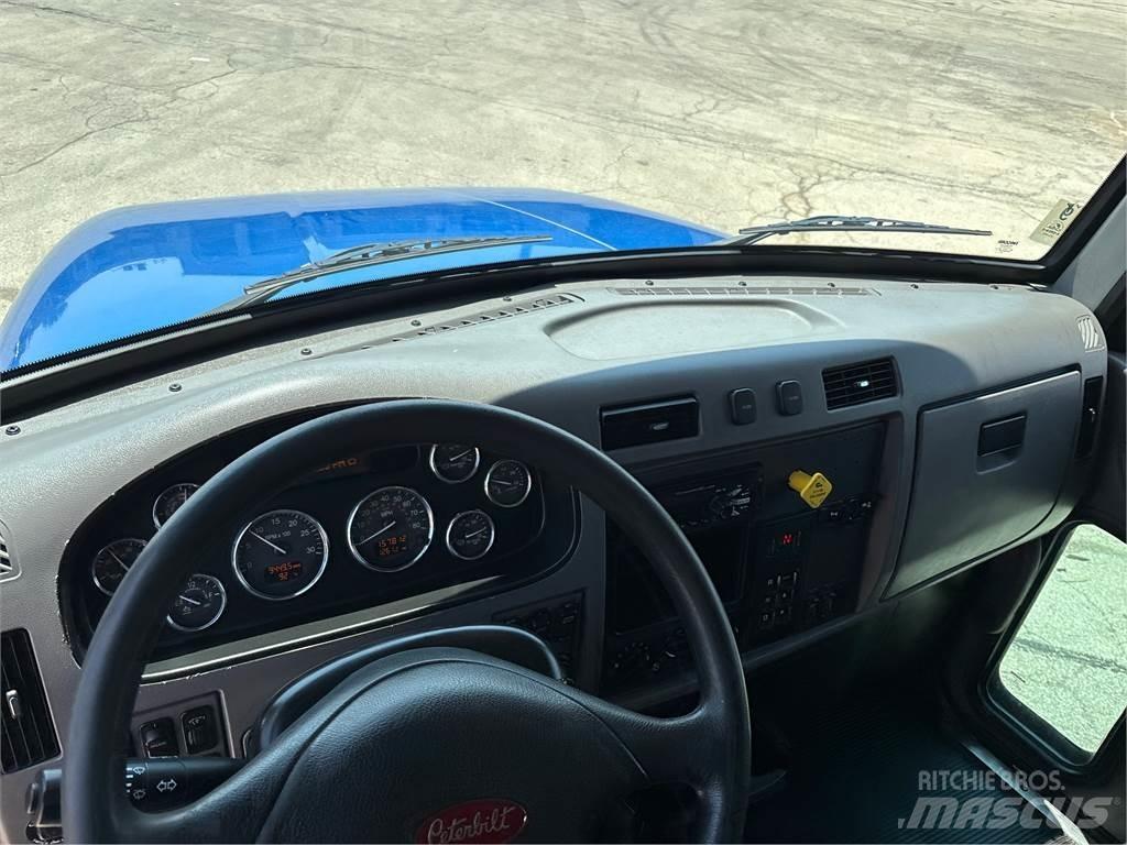 Peterbilt 337 其他貨車