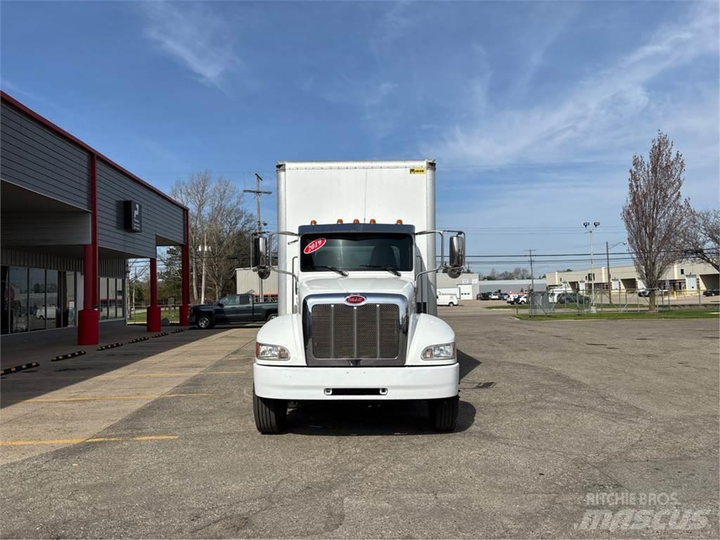Peterbilt 337 貨箱式卡車