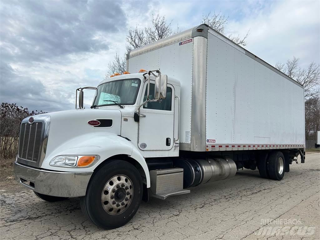 Peterbilt 337 貨箱式卡車